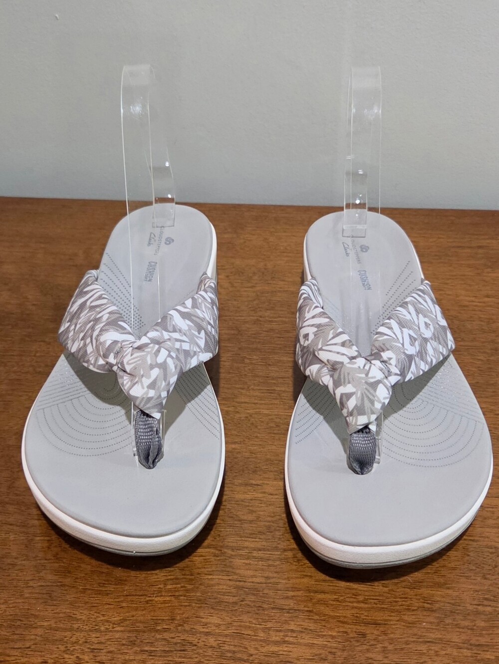 Clarks Cloudsteppers Arla Gray Floral Flip Flop Sandals Size 9